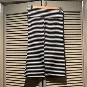 Black and white stripe pencil skirt